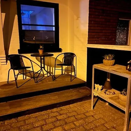 Fint Lille Raekke Hus, Med Egen Indkorsel