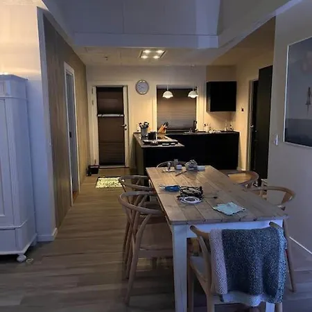 Fint Lille Raekke Hus, Med Egen Indkorsel דירה סקאגן